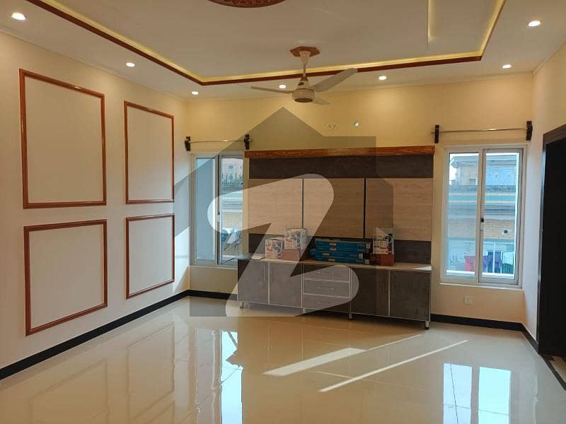 ایف ۔ 7 مرکز ایف ۔ 7,اسلام آباد میں 10 کمروں کا 1 کنال مکان 24.0 کروڑ میں برائے فروخت۔