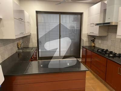 ایف ۔ 8 اسلام آباد میں 5 کمروں کا 1 کنال مکان 10.75 لاکھ میں کرایہ پر دستیاب ہے۔