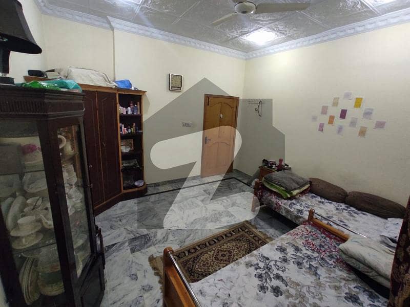 شہریار کالونی مردان میں 5 کمروں کا 10 مرلہ مکان 2.6 کروڑ میں برائے فروخت۔