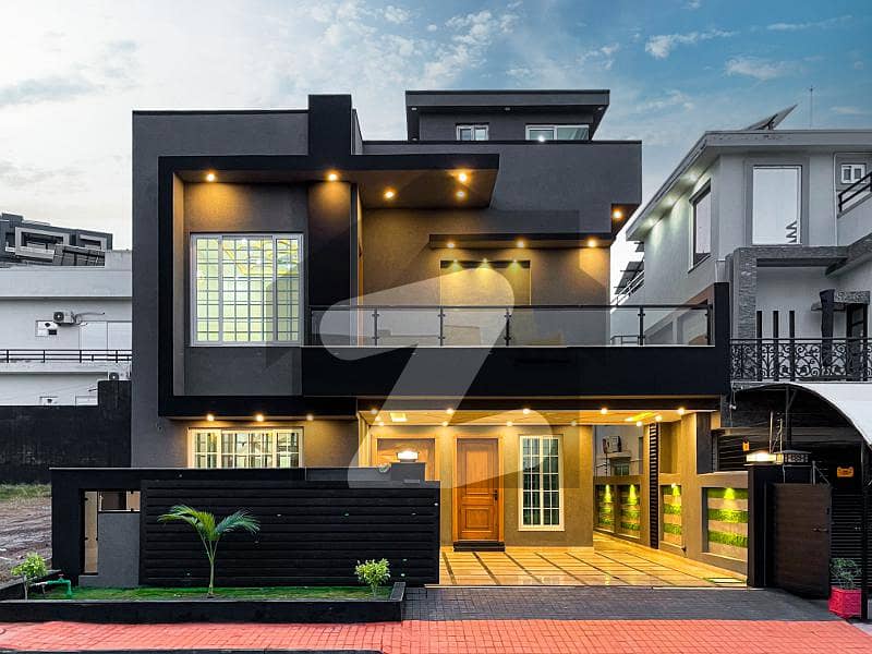 10 Marla Designer House At Ideal Location