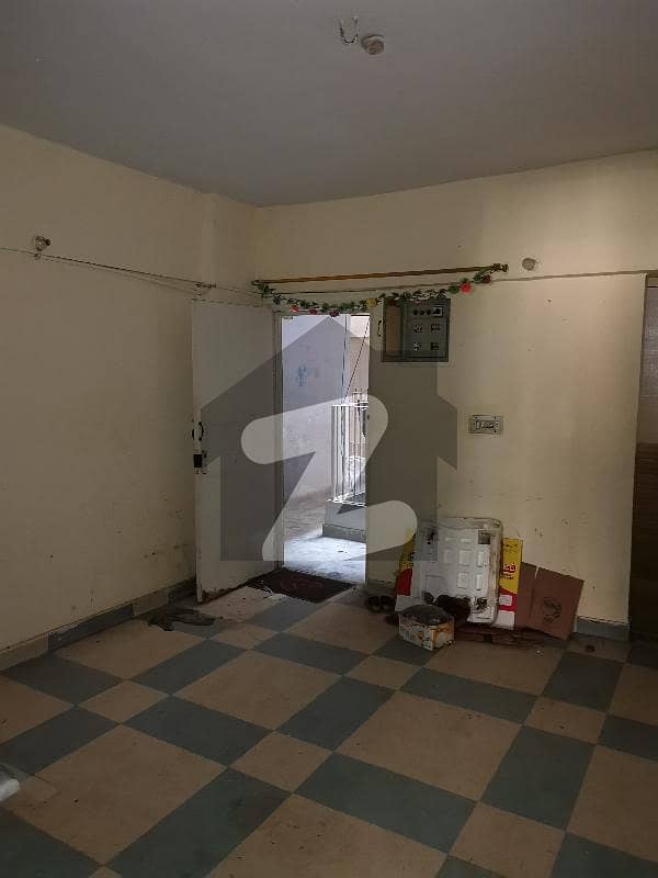 Gulshan Iqbal Block 13. E. Shamil Center 3 Bed DD For Sale Gulshane