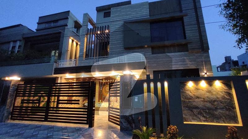 بحریہ ٹاؤن سیکٹر سی بحریہ ٹاؤن,لاہور میں 3 کمروں کا 5 مرلہ مکان 1.9 کروڑ میں برائے فروخت۔