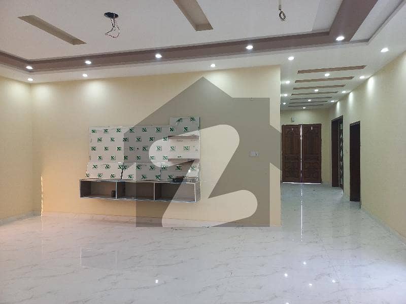 ابدالینزکوآپریٹو ہاؤسنگ سوسائٹی لاہور میں 5 کمروں کا 1 کنال مکان 2.6 لاکھ میں کرایہ پر دستیاب ہے۔