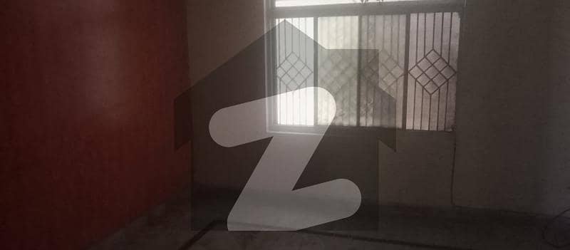 نیو لالہ زار راولپنڈی میں 3 کمروں کا 8 مرلہ بالائی پورشن 38.0 ہزار میں کرایہ پر دستیاب ہے۔