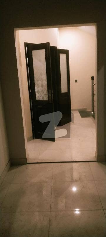 ڈی ایچ اے فیز 8 ڈی ایچ اے ڈیفینس,کراچی میں 4 کمروں کا 4 مرلہ مکان 4.65 کروڑ میں برائے فروخت۔