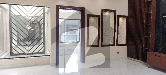 بحریہ ٹاؤن فیز 3 بحریہ ٹاؤن راولپنڈی,راولپنڈی میں 9 کمروں کا 1 کنال مکان 8.5 کروڑ میں برائے فروخت۔