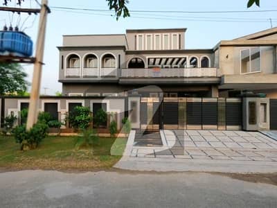 Ideally Located House Of 1 Kanal Is Available For Sale In Lahore