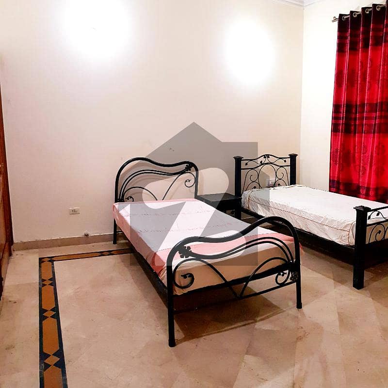 گلبرگ 3 - بلاک کے گلبرگ 3,گلبرگ,لاہور میں 1 کمرے کا 2 مرلہ کمرہ 10.0 ہزار میں کرایہ پر دستیاب ہے۔