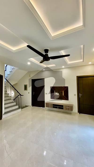 1 KANAL LOWER PORTION AVAILABLE FOR RENT IN EME SOCIETY BLOCK A