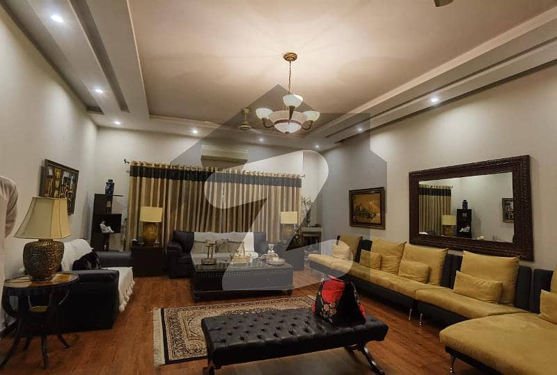 ڈی ایچ اے فیز 6 ڈیفنس (ڈی ایچ اے),لاہور میں 6 کمروں کا 2 کنال مکان 18.0 کروڑ میں برائے فروخت۔