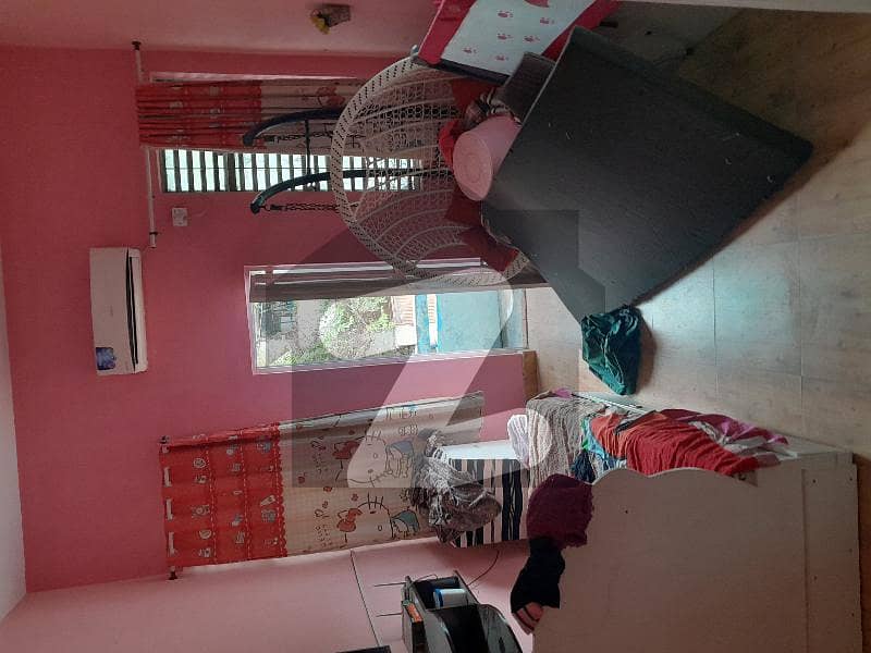 ماڈل ٹاؤن ۔ بلاک کیو ماڈل ٹاؤن,لاہور میں 2 کمروں کا 5 مرلہ بالائی پورشن 36.0 ہزار میں کرایہ پر دستیاب ہے۔