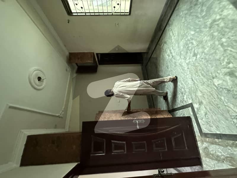 مرغزار آفیسرز کالونی لاہور میں 3 کمروں کا 8 مرلہ مکان 45.0 ہزار میں کرایہ پر دستیاب ہے۔