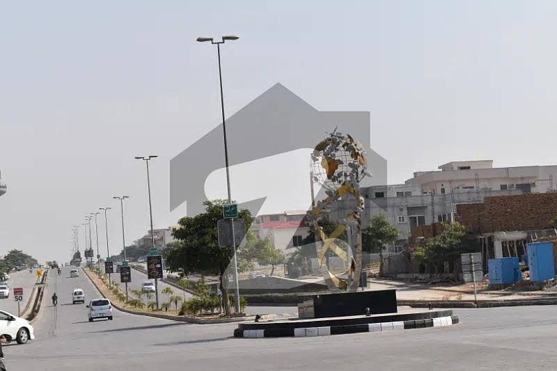 Ideal Location 8 Marla Commercial Plot For Sale On Main Expressway Near DHA Head Office