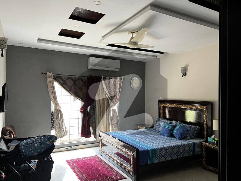 بحریہ ٹاؤن سیکٹر B بحریہ ٹاؤن,لاہور میں 5 کمروں کا 1 کنال مکان 5.6 کروڑ میں برائے فروخت۔
