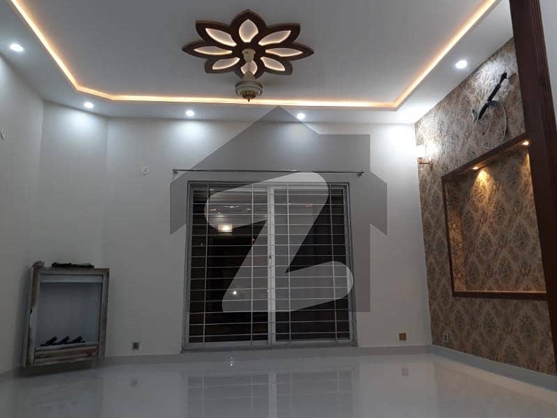 5 BEDS BRAND NEW 10 MARLA HOUSE FOR SALE LOCATED IN BAHRIA TOWN LAHORE