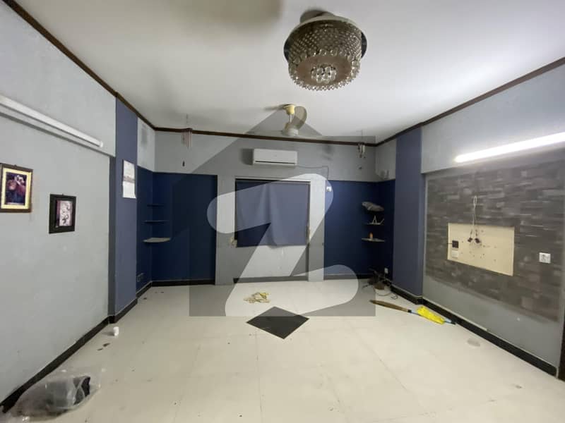 بہادر آباد گلشنِ اقبال ٹاؤن,کراچی میں 2 کمروں کا 5 مرلہ فلیٹ 2.75 کروڑ میں برائے فروخت۔