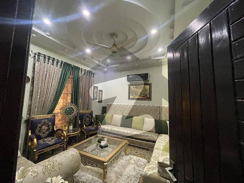 تاج باغ سکیم لاہور میں 5 کمروں کا 9 مرلہ مکان 2.65 کروڑ میں برائے فروخت۔