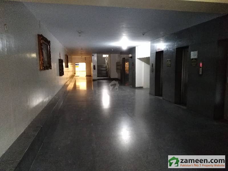 کلفٹن ۔ بلاک 7 کلفٹن کراچی میں 4 کمروں کا 12 مرلہ فلیٹ 1. 05 لاکھ میں کرایہ پر دستیاب ہے۔