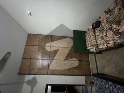 یو ایم ٹی روڈ یو ایم ٹی سوسائٹی,لاہور میں 7 کمروں کا 5 مرلہ مکان 1.0 لاکھ میں کرایہ پر دستیاب ہے۔