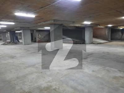 ایم ایم عالم روڈ گلبرگ,لاہور میں 11 کمروں کا 4 کنال عمارت 16.0 ارب میں برائے فروخت۔