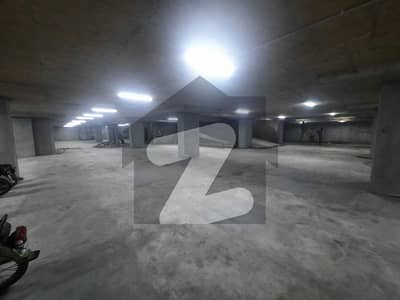 ایم ایم عالم روڈ گلبرگ,لاہور میں 11 کمروں کا 4 کنال عمارت 16.0 ارب میں برائے فروخت۔