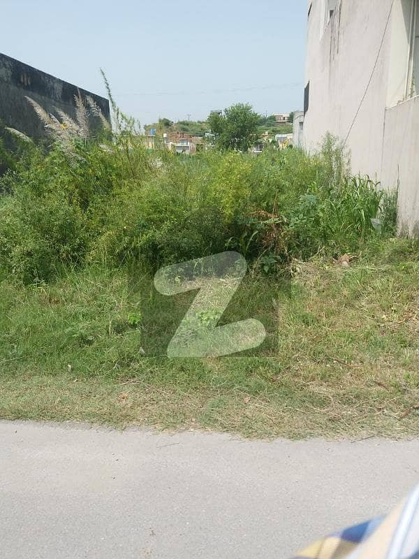 Level Plot For Sale On Prime Location Main 60 Feet Road