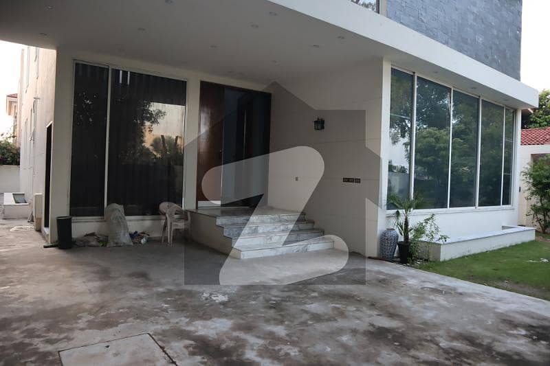 1 Kanal Slighlty Used Modern Bungalow For Sale In Phase 5