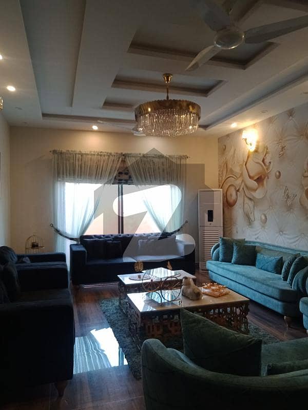 پنجاب سمال انڈسٹریز کالونی لاہور میں 5 کمروں کا 14 مرلہ مکان 5.5 کروڑ میں برائے فروخت۔