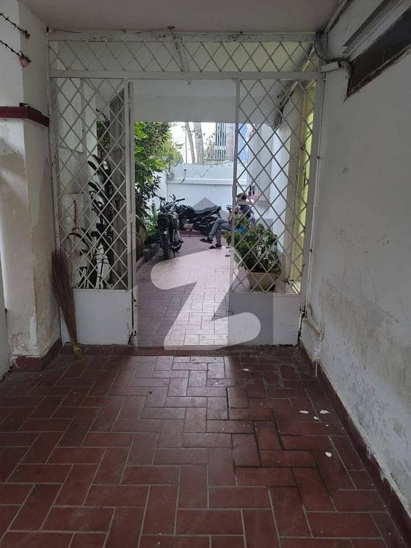 400 Sq Yards Bungalow Is For Sale 400 Sq Yards Bungalow Is For Sale
