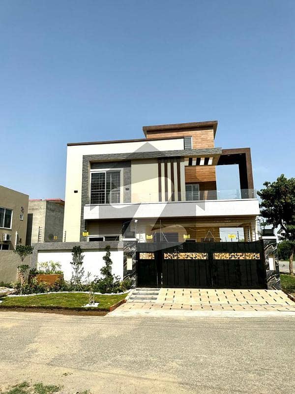 10 Marla House Available For Sale 10 Marla House Available For Sale