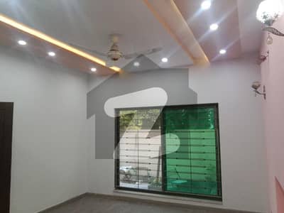 10 Marla Beautiful House For Rent In Paragon City