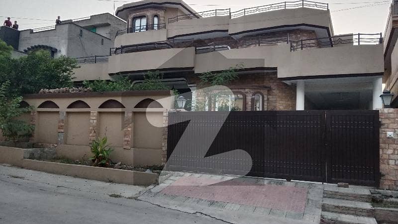 prime location Corner Double storey Double unit House for sale in New lalazar Rawalpindi