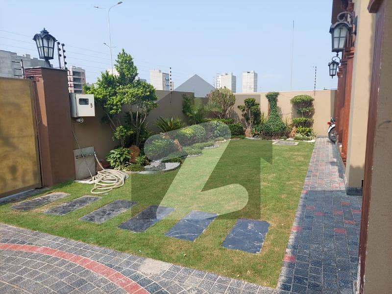 DHA Phase 1 Facing Park Luxury Bungalow For Rent