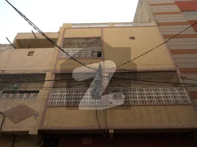 محمود آباد کراچی میں 4 کمروں کا 6 مرلہ فلیٹ 1.2 کروڑ میں برائے فروخت۔