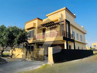 بحریہ ٹاؤن فیز 8 بحریہ ٹاؤن راولپنڈی,راولپنڈی میں 5 کمروں کا 10 مرلہ مکان 3.65 کروڑ میں برائے فروخت۔