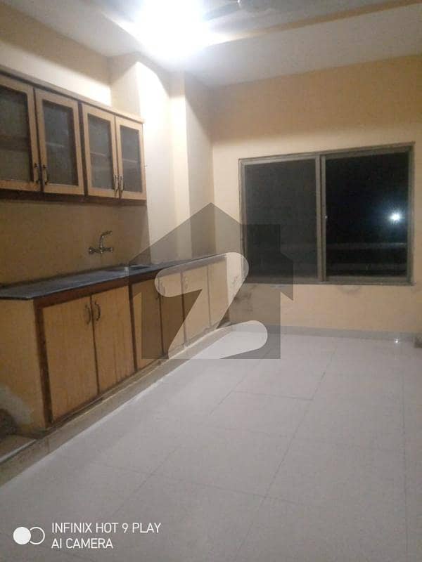 2 Bed Apartment with Gass,Lift & Water