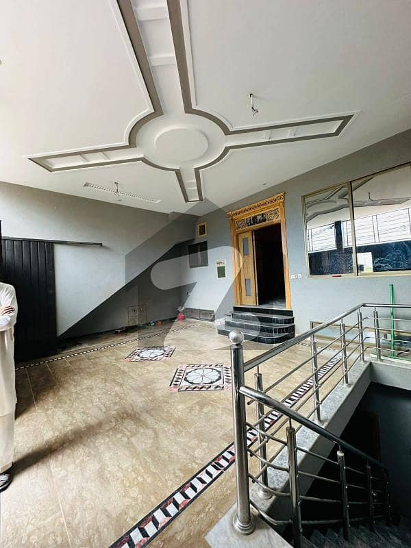 ریگی ماڈل ٹاؤن فیز 4 ریگی ماڈل ٹاؤن,پشاور میں 8 کمروں کا 5 مرلہ مکان 1.7 کروڑ میں برائے فروخت۔