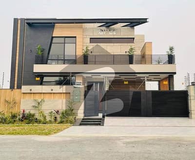 In DHA Phase 3 Z Block Lahore 1 Kanal Luxury Bungalow On Top Location For Sale