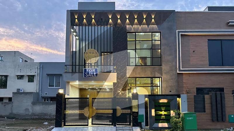 Beautiful House For Sale In Bahria Town Lahore
