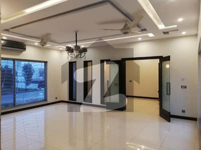 Out Of Market Option - Lower Portion Of 1 Kanal For Rent In Phase 4 DHA Lahore Near Gold Crest Mall