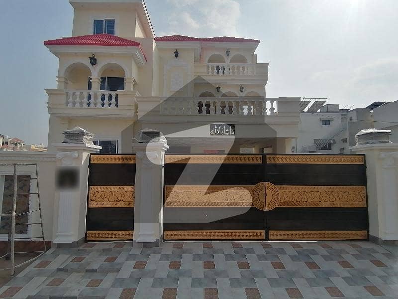 Prime Location 10 Marla House In Stunning Wapda Town Phase 1 - Block D Is Available For Sale