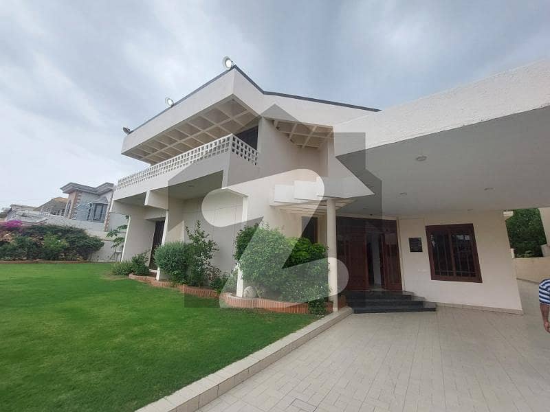 1000 Yards 6 Bedrooms Super Class Modern Bungalow Available For Rent Luxurious Drawing Dining Lounge Basements Most Prime And Posh Vicinity Khayaban-E-Ghazi