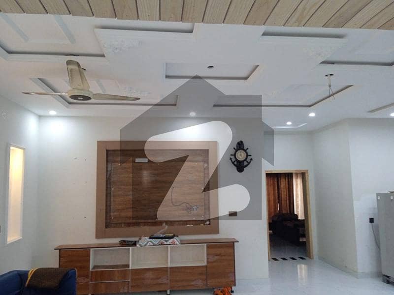 ایل ڈی اے ایوینیو ۔ بلاک ڈی ایل ڈی اے ایوینیو,لاہور میں 2 کمروں کا 10 مرلہ مکان 2.1 کروڑ میں برائے فروخت۔