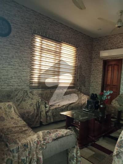 200 Sq Yard Corner Bungalow For Sale