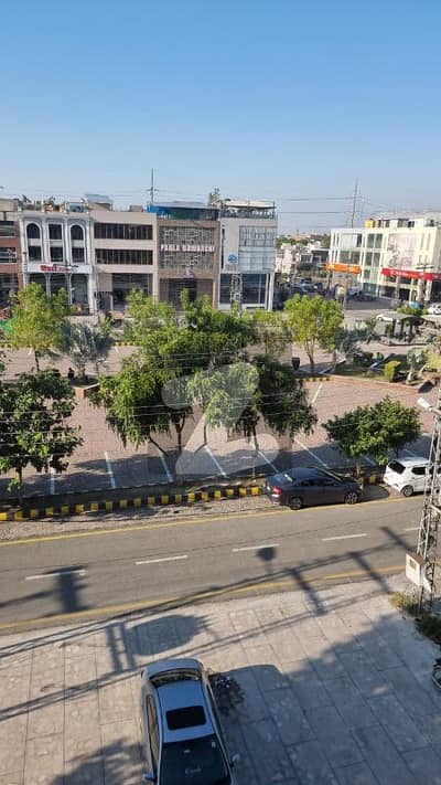 ڈی ایچ اے فیز 4 - بلاک ایفایف فیز 4,ڈیفنس (ڈی ایچ اے),لاہور میں 6 مرلہ Studio دفتر 1.2 لاکھ میں کرایہ پر دستیاب ہے۔