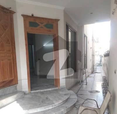 Lower Portion For rent In Beautiful Johar Town Phase 1 - Block G1