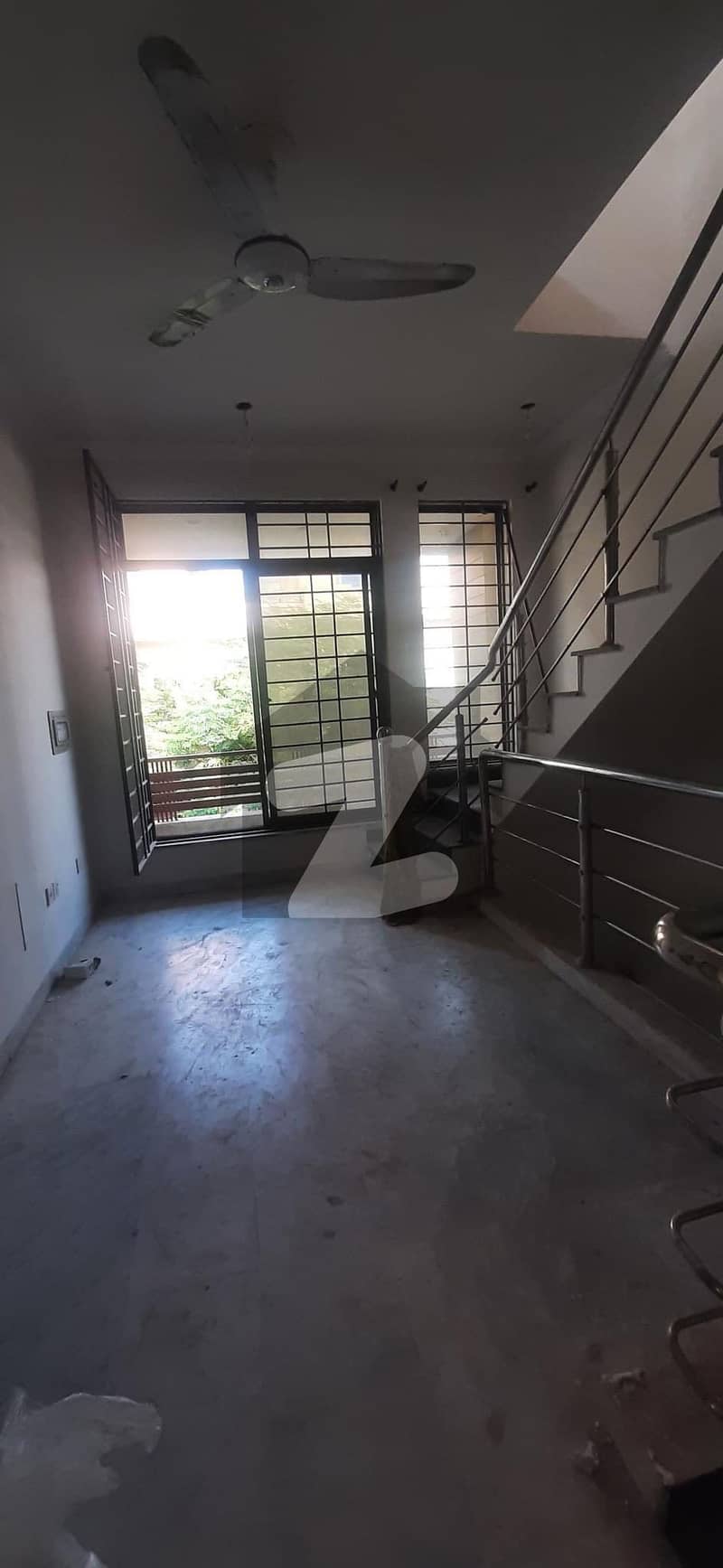 Full house available for rent in G13