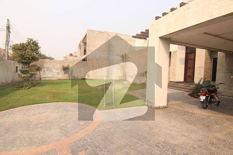 سعید کالونی فیصل آباد میں 6 کمروں کا 1 کنال مکان 9.25 کروڑ میں برائے فروخت۔