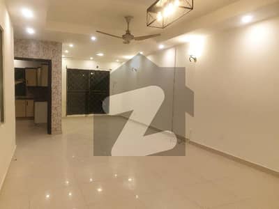 رحمان گارڈنز لاہور میں 3 کمروں کا 8 مرلہ فلیٹ 1.75 کروڑ میں برائے فروخت۔