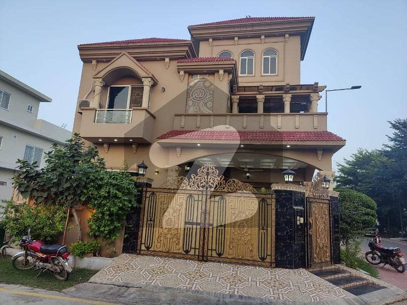 10 Marla like brand new corner house for sale canal vally park